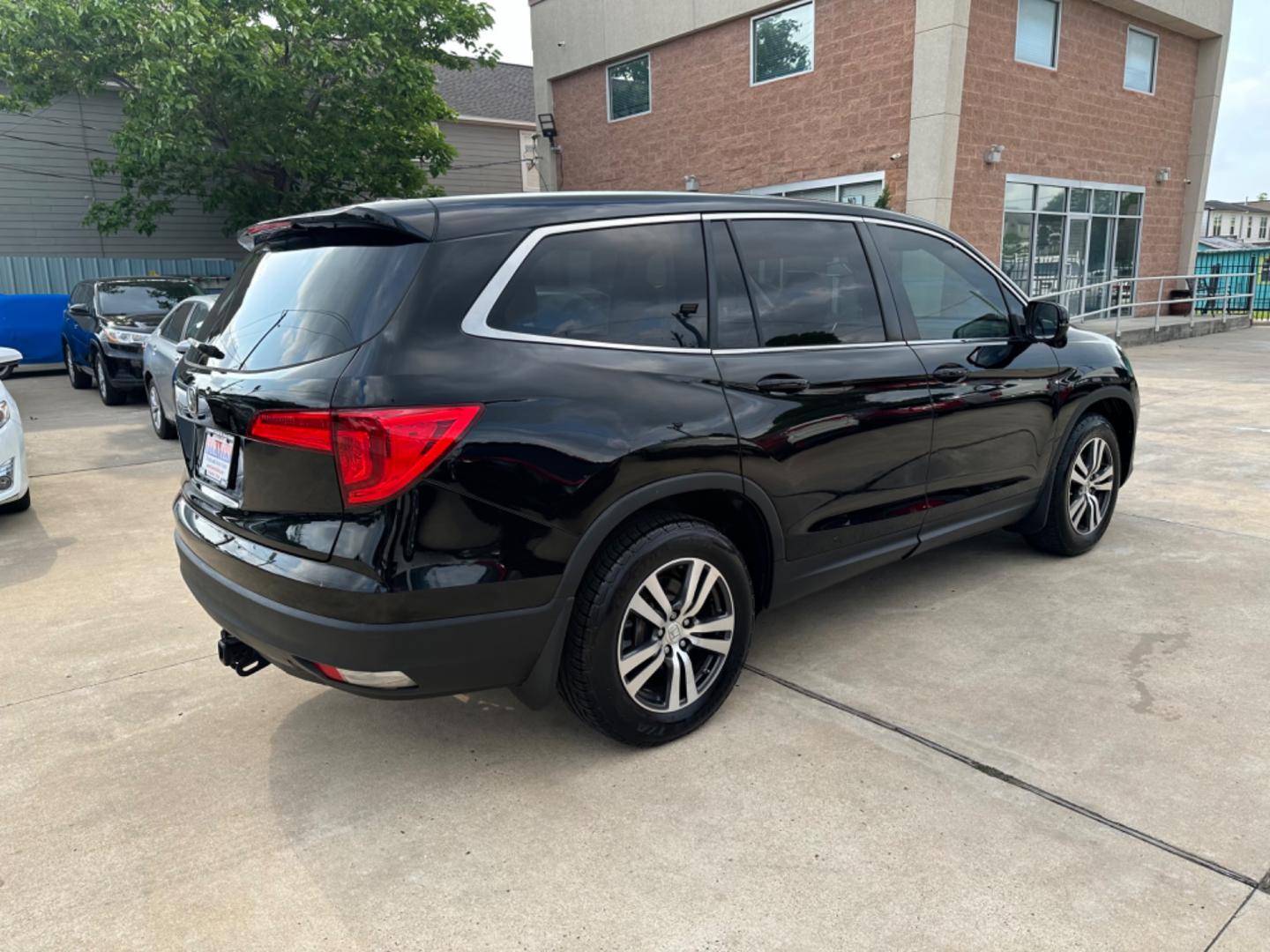 2016 Black /Silver Honda Pilot EX-L (5FNYF5H57GB) with an 3.5L engine, Automatic transmission, located at 1501 West 15th St., Houston, 77008, (713) 869-2925, 29.797941, -95.411789 - Photo#2